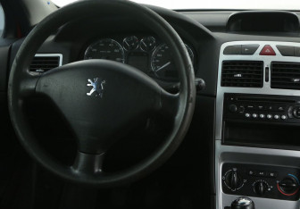 Подержанный автомобиль Peugeot 307 Hatchback 2006 года (13 фото)