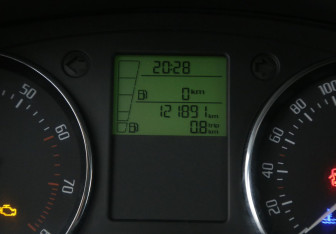 Подержанный автомобиль Skoda Fabia Hatchback 2013 года (17 фото)