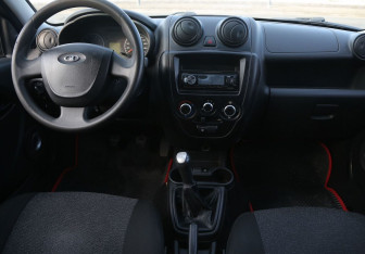 Подержанный автомобиль LADA (ВАЗ) Granta Sedan 2012 года (12 фото)