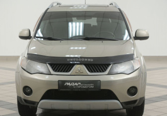 Подержанный автомобиль Mitsubishi Outlander 2008 года (6 фото)
