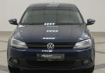 Подержанный автомобиль Volkswagen Jetta Sedan 2011 года (6 фото)