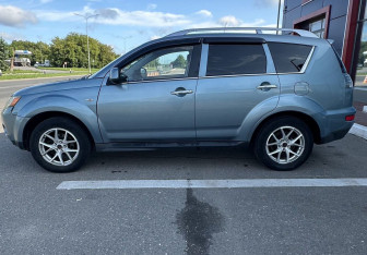 Подержанный автомобиль Mitsubishi Outlander 2008 года (7 фото)