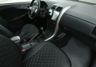 Подержанный автомобиль Toyota Corolla Sedan 2008 года (9 фото)