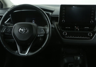 Подержанный автомобиль Toyota Corolla Sedan 2019 года (14 фото)