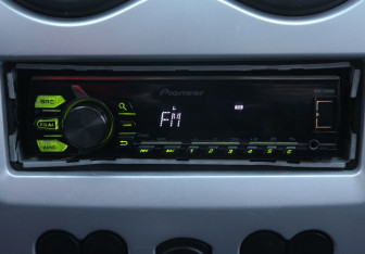 Подержанный автомобиль Renault Logan Sedan 2011 года (15 фото)