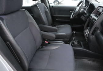 Подержанный автомобиль Honda CR-V 2004 года (10 фото)