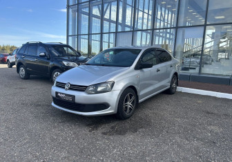 Подержанный автомобиль Volkswagen Polo Sedan 2013 года (3 фото)