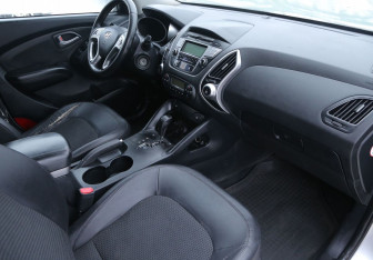 Подержанный автомобиль Hyundai ix35 2011 года (9 фото)