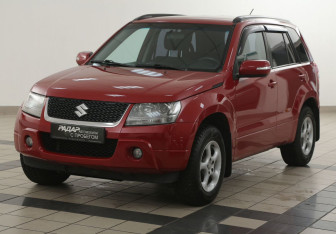 Подержанный автомобиль Suzuki Grand Vitara 2010 года (8 фото)