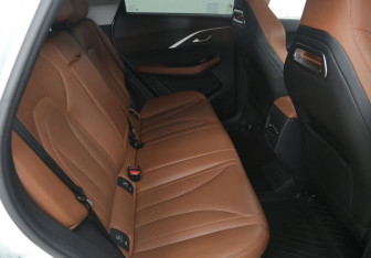 Подержанный автомобиль Omoda C5 2022 года (12 фото)