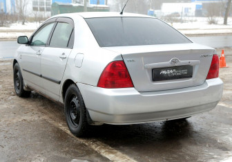 Подержанный автомобиль Toyota Corolla Sedan 2003 года (4 фото)