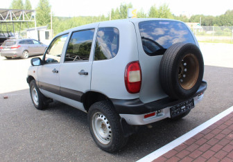 Подержанный автомобиль Chevrolet Niva 2004 года (5 фото)