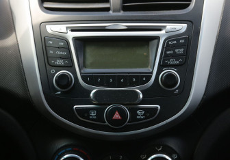 Подержанный автомобиль Hyundai Solaris Sedan 2013 года (13 фото)