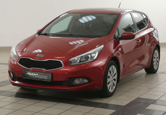 Подержанный автомобиль Kia Ceed Hatchback 2013 года (8 фото)