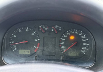 Подержанный автомобиль Volkswagen Golf Hatchback 1998 года (14 фото)