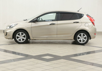 Подержанный автомобиль Hyundai Solaris Hatchback 2011 года (7 фото)