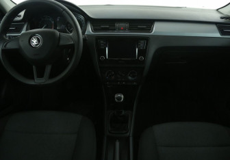 Подержанный автомобиль Skoda Rapid Liftback 2019 года (12 фото)