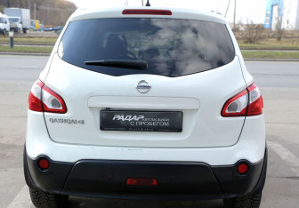 Подержанный автомобиль Nissan Qashqai+2 2011 года (5 фото)