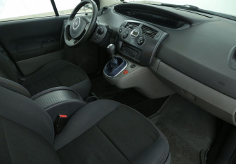 Подержанный автомобиль Renault Scenic 2008 года (9 фото)