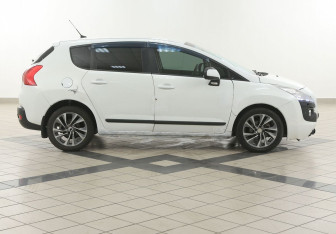 Подержанный автомобиль Peugeot 3008 2012 года (5 фото)