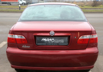 Подержанный автомобиль Fiat Albea 2010 года (5 фото)