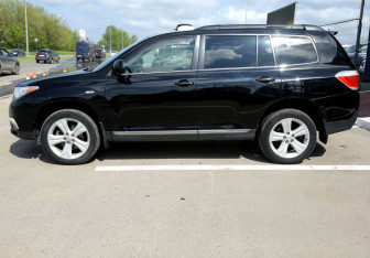 Подержанный автомобиль Toyota Highlander 2012 года (8 фото)