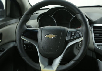 Подержанный автомобиль Chevrolet Cruze Sedan 2009 года (16 фото)