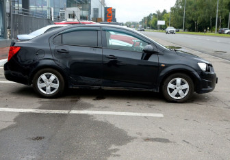 Подержанный автомобиль Chevrolet Aveo Sedan 2012 года (7 фото)