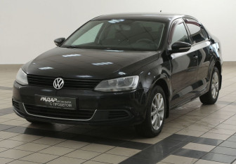 Подержанный автомобиль Volkswagen Jetta Sedan 2013 года (8 фото)