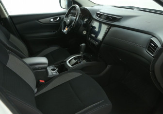 Подержанный автомобиль Nissan Qashqai 2020 года (9 фото)