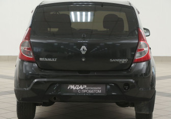 Подержанный автомобиль Renault Sandero 2013 года (3 фото)