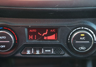 Подержанный автомобиль Kia Rio Sedan 2014 года (17 фото)