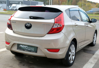 Подержанный автомобиль Hyundai Solaris Hatchback 2012 года (6 фото)