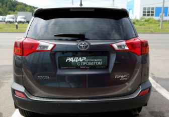 Подержанный автомобиль Toyota RAV4 2013 года (5 фото)