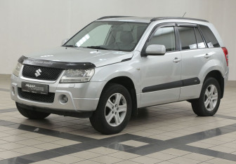 Подержанный автомобиль Suzuki Grand Vitara 2006 года (8 фото)
