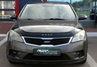 Подержанный автомобиль Kia Ceed Hatchback 2010 года (2 фото)
