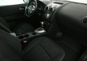 Подержанный автомобиль Nissan Qashqai 2012 года (9 фото)