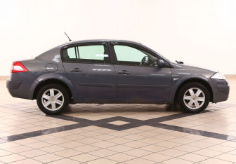 Подержанный автомобиль Renault Megane Sedan 2007 года (2 фото)