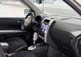 Подержанный автомобиль Nissan X-Trail 2011 года (9 фото)