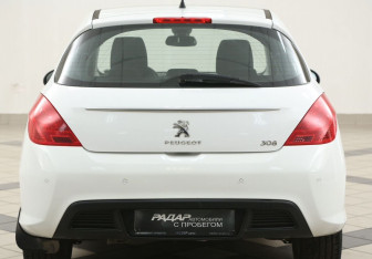 Подержанный автомобиль Peugeot 308 Hatchback 2012 года (3 фото)