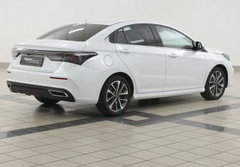 Подержанный автомобиль Omoda S5 2023 года (4 фото)