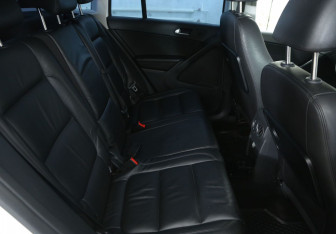Подержанный автомобиль Volkswagen Tiguan 2010 года (16 фото)
