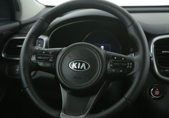Подержанный автомобиль Kia Sorento 2017 года (16 фото)
