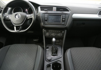 Подержанный автомобиль Volkswagen Tiguan 2018 года (12 фото)