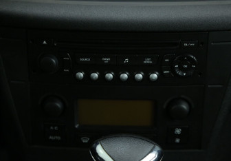 Подержанный автомобиль Citroen C4 Hatchback 2010 года (13 фото)