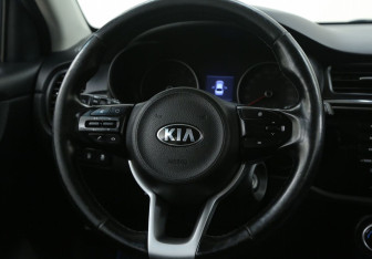 Подержанный автомобиль Kia Rio Sedan 2017 года (16 фото)