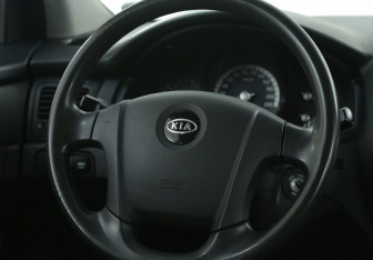Подержанный автомобиль Kia Sportage 2007 года (16 фото)