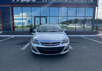 Подержанный автомобиль Opel Astra Hatchback 2012 года (4 фото)