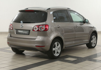 Подержанный автомобиль Volkswagen Golf Plus 2010 года (4 фото)