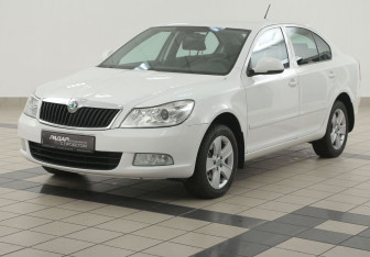 Подержанный автомобиль Skoda Octavia Liftback 2013 года (8 фото)